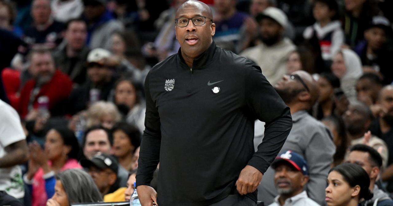 Struggling Kings fire third-year head coach Mike Brown - ESPN